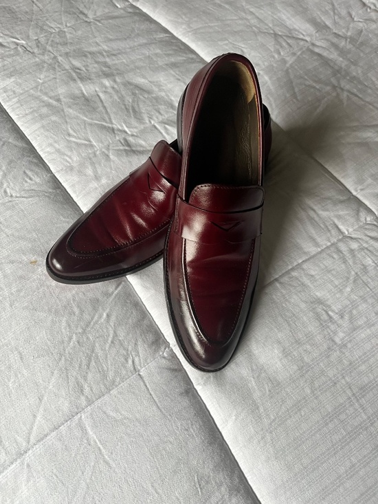 Mens burgundy loafers size 9 1/2 main image 7